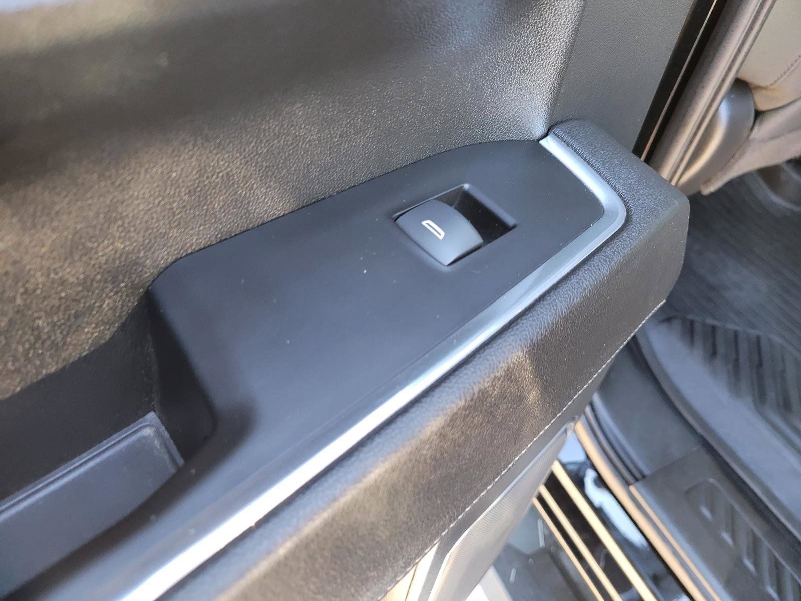 Used 2022 Chevrolet Silverado 1500 LT AWD/4WD image 17