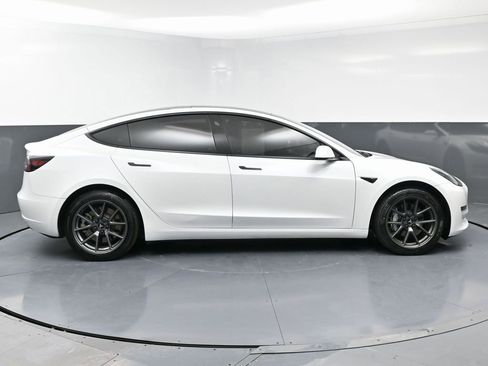Used 2021 Tesla Model 3 Standard Range Plus image 7