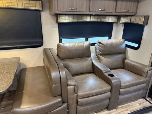 Used 2017 Ford E-450 and Econoline 450 Super Duty w/ Motorhome Prep Package RWD image 59