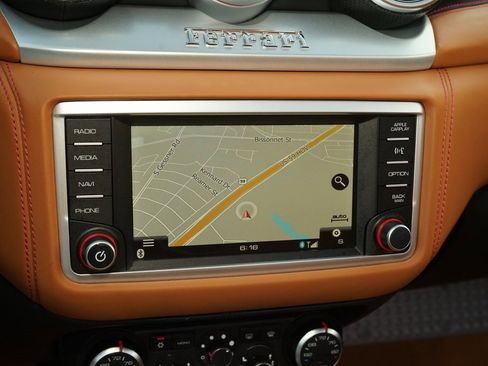 Used 2016 Ferrari California T image 15