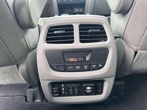Used 2017 Honda Pilot Touring image 17