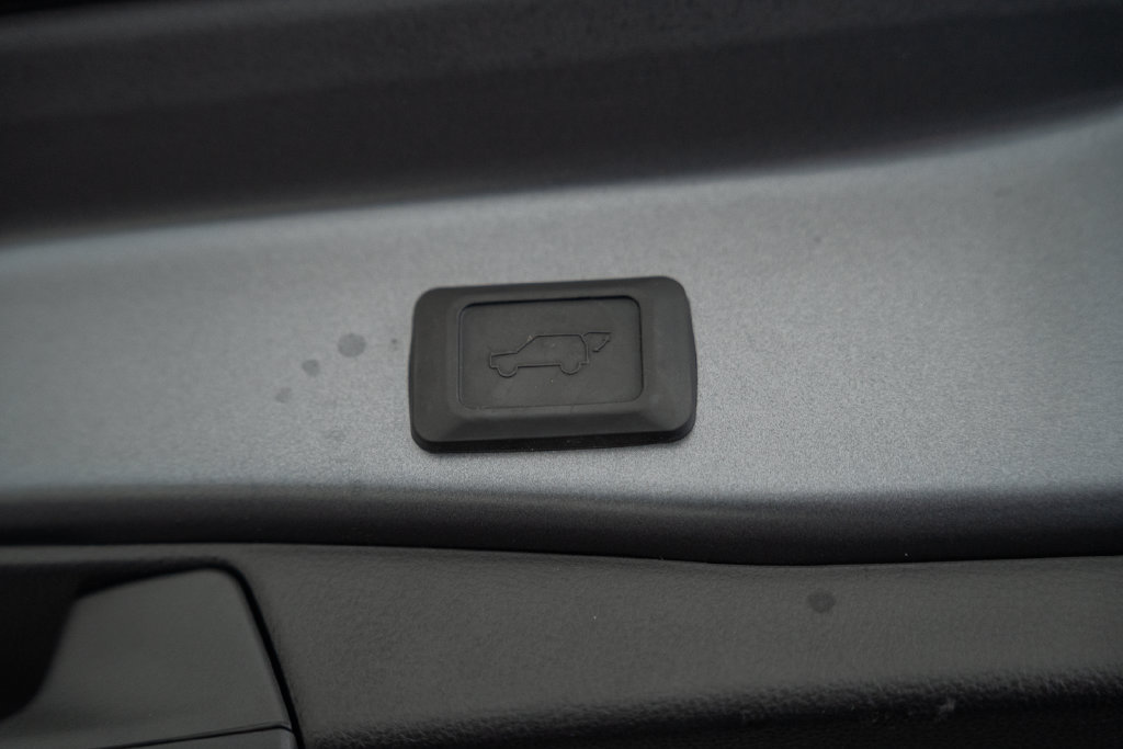 Used 2025 Toyota RAV4 XSE w/ Weather Package AWD/4WD image 16
