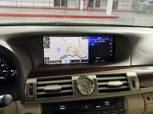 Used 2016 Lexus LS 460 w/ Comfort Package image 20