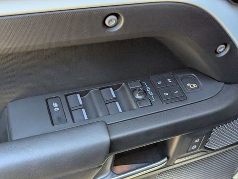 Used 2023 Land Rover Defender 110 image 24