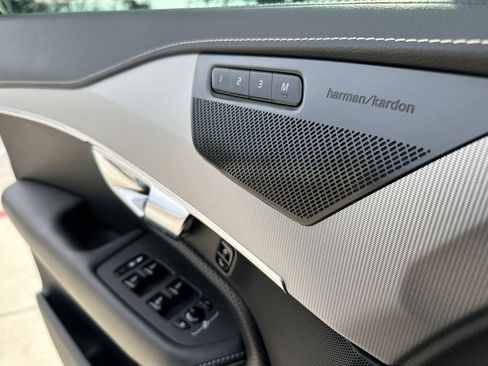 Used 2022 Volvo XC90 T8 R-Design w/ Advanced Package image 23