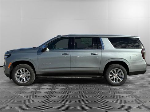 New 2025 Chevrolet Suburban Premier image 6