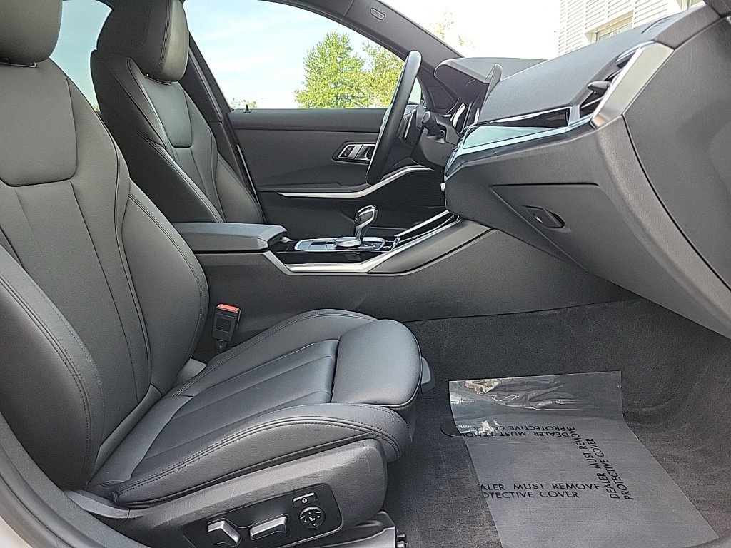Used 2019 BMW 330i xDrive Sedan w/ Convenience Package AWD/4WD image 16