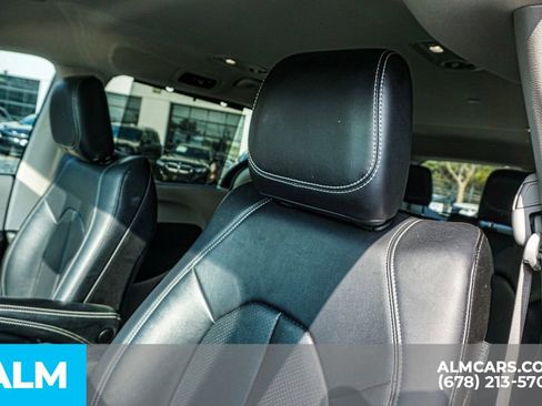 Used 2024 Chrysler Pacifica Touring-L FWD image 18