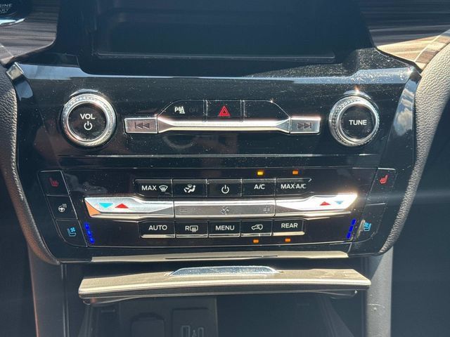 Used 2023 Ford Explorer Limited w/ Equipment Group 301A AWD/4WD image 36