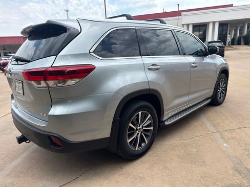 Used 2017 Toyota Highlander XLE FWD image 5