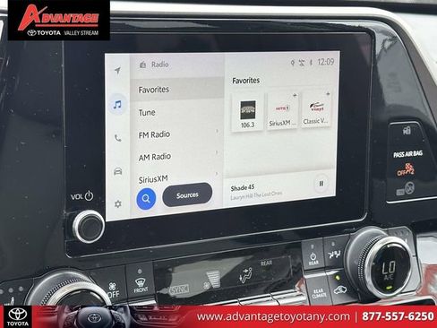 Used 2023 Toyota Highlander XLE AWD/4WD image 34