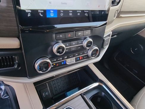 Used 2024 Ford Expedition Limited image 40