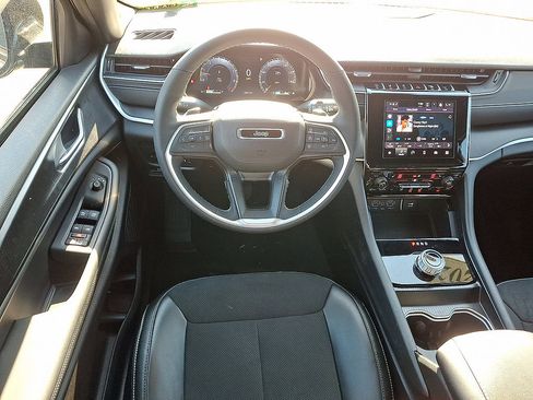 Certified 2024 Jeep Grand Cherokee Altitude AWD/4WD image 13