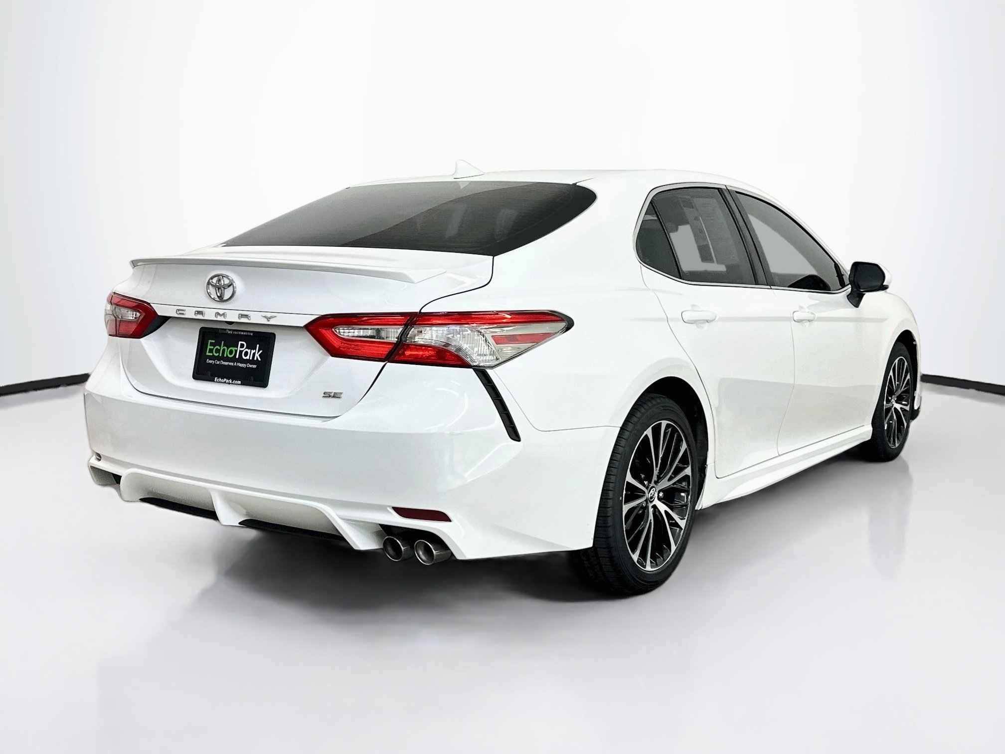 Used 2019 Toyota Camry SE w/ Carpet Mat Package FWD image 9