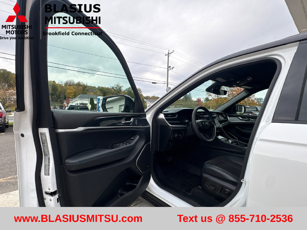 Used 2023 Jeep Grand Cherokee Trailhawk AWD/4WD image 14