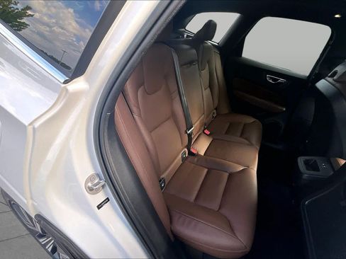 Used 2023 Volvo XC60 B5 Plus w/ Climate Package AWD/4WD image 19