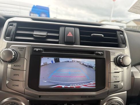 Used 2018 Toyota 4Runner SR5 AWD/4WD image 27