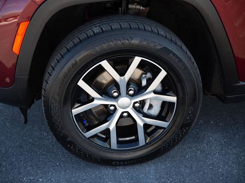 Used 2023 Jeep Grand Cherokee Limited w/ Luxury Tech Group II image 25