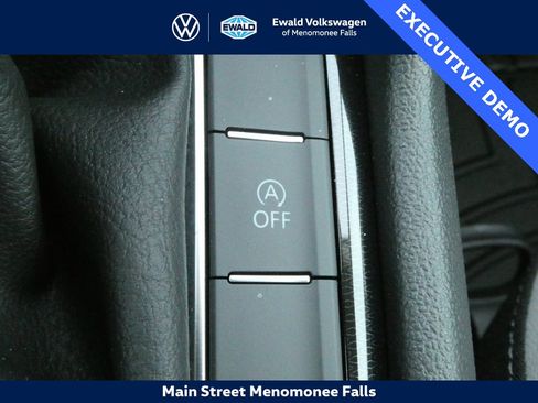 Used 2025 Volkswagen Taos SE image 22