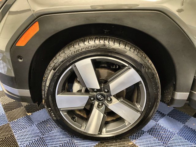Used 2025 Hyundai Santa Fe Limited AWD/4WD image 10