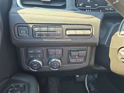 Used 2024 GMC Yukon XL Denali w/ Denali Reserve Package AWD/4WD image 28