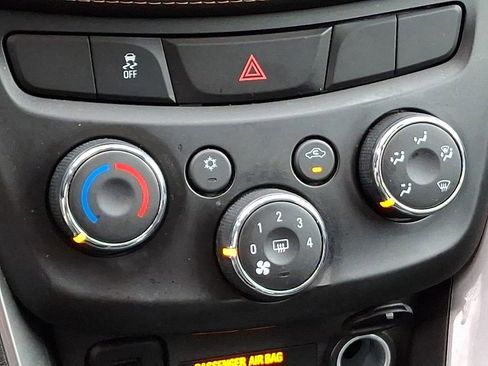 Used 2019 Chevrolet Trax LT w/ LT Convenience Package AWD/4WD image 15