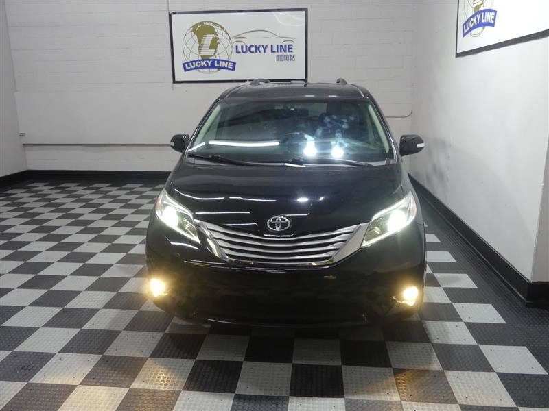 Used 2017 Toyota Sienna Limited Premium AWD/4WD image 3
