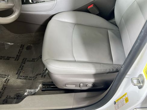 Used 2017 Chevrolet Malibu LT w/ Leather Package FWD image 19
