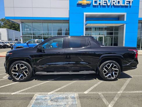 Used 2025 Chevrolet Silverado EV RST AWD/4WD image 2