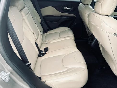 Used 2017 Jeep Cherokee Limited w/ Trailer Tow Group AWD/4WD image 17