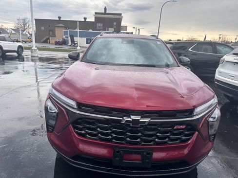 Used 2024 Chevrolet Trax RS w/ Sunroof Package image 2