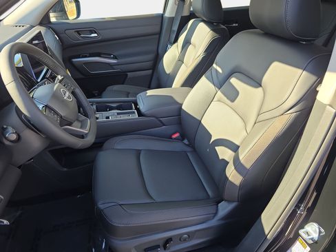 New 2026 Nissan Pathfinder SL FWD image 15