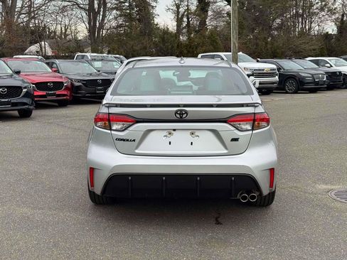 Used 2025 Toyota Corolla SE w/ SE Premium Package image 6