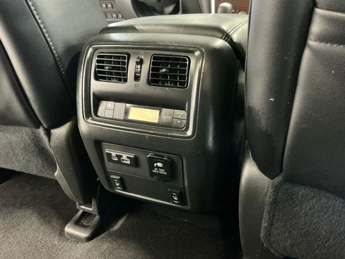 Used 2020 Nissan Pathfinder Platinum FWD image 20