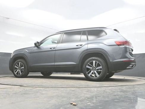 Used 2023 Volkswagen Atlas SE image 30