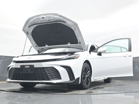 Used 2025 Toyota Camry SE FWD image 40