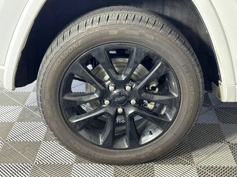 Used 2020 Jeep Grand Cherokee Altitude AWD/4WD image 45