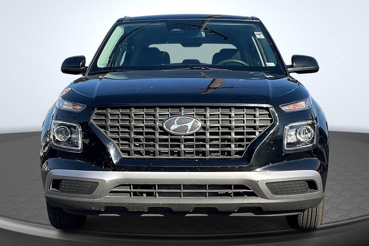 Used 2024 Hyundai Venue SE FWD image 3