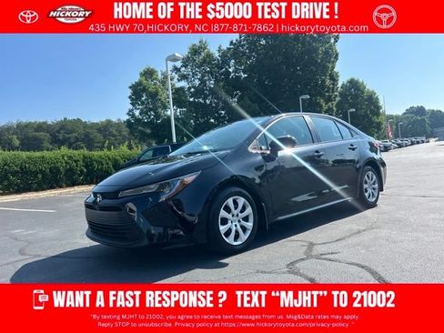 Used 2025 Toyota Corolla LE FWD image 1