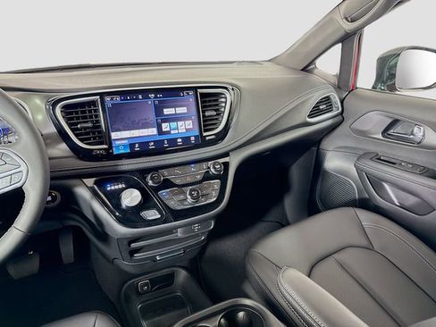 New 2026 Chrysler Pacifica Select image 22