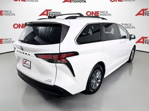 Certified 2022 Toyota Sienna XLE w/ XLE Plus Package FWD image 8
