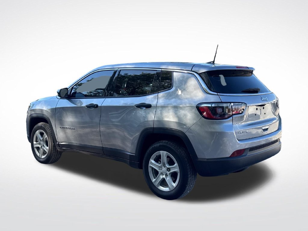 Used 2023 Jeep Compass Sport AWD/4WD image 3
