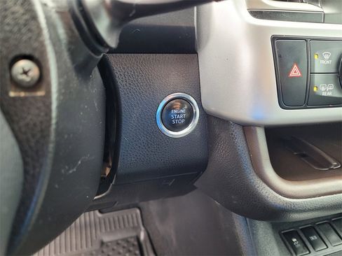 Used 2019 Toyota Highlander XLE image 19