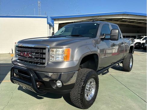 Used 2013 GMC Sierra 2500 SLE w/ SLE Preferred Package image 2