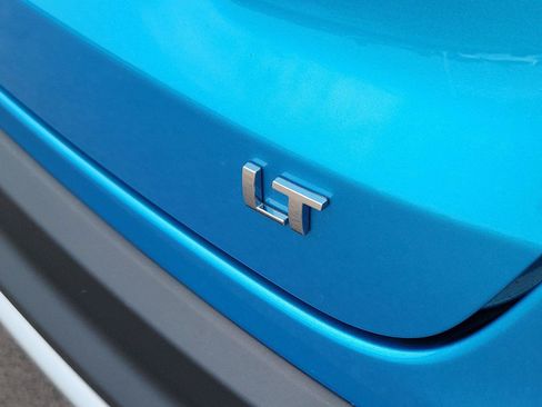 Used 2025 Chevrolet Trax LT FWD image 7