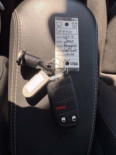 Used 2023 Jeep Renegade Latitude AWD/4WD image 6