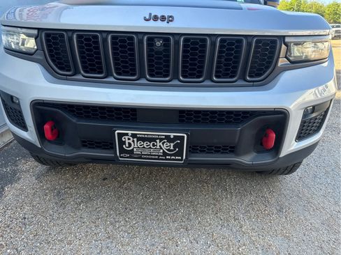 Used 2022 Jeep Grand Cherokee Trailhawk AWD/4WD image 11
