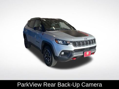 Used 2025 Jeep Compass Trailhawk AWD/4WD image 14
