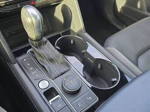 Used 2021 Volkswagen Atlas Cross Sport SEL Premium image 13