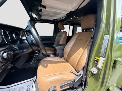 Used 2022 Jeep Wrangler Unlimited Sahara AWD/4WD image 23